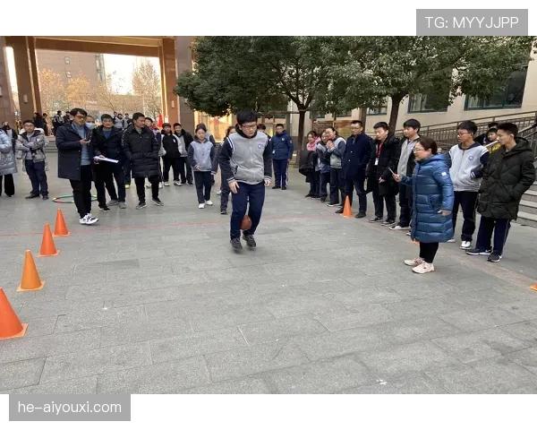 球门球规则：球何时算在比赛中及再次触球限制